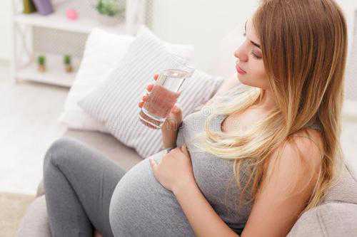 由于女性不排卵导致的不孕可以通过深圳助孕试管婴儿手术受孕吗？